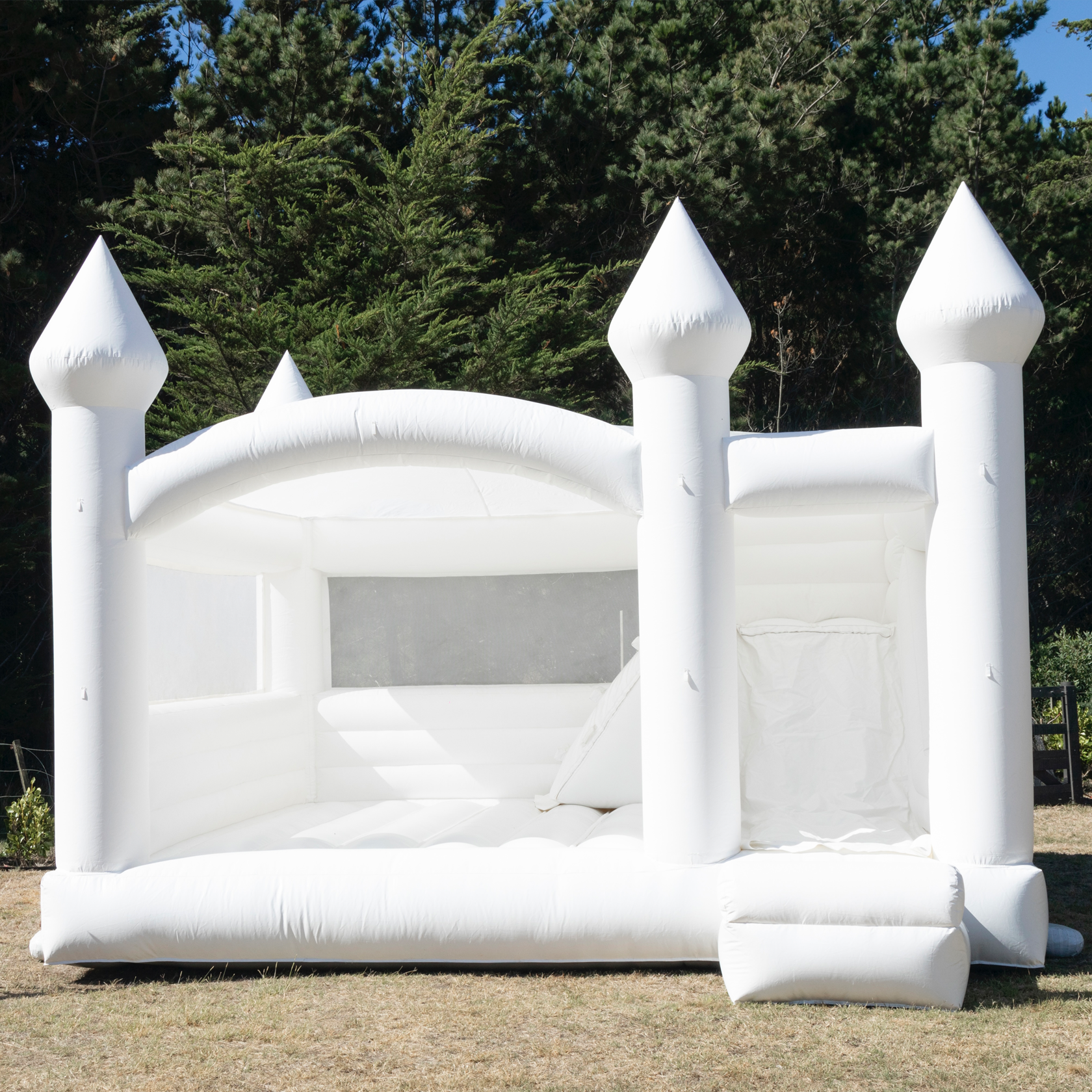 Large White Castle (with Slide)  | 5 x 5 meters - Full Day (8hrs)