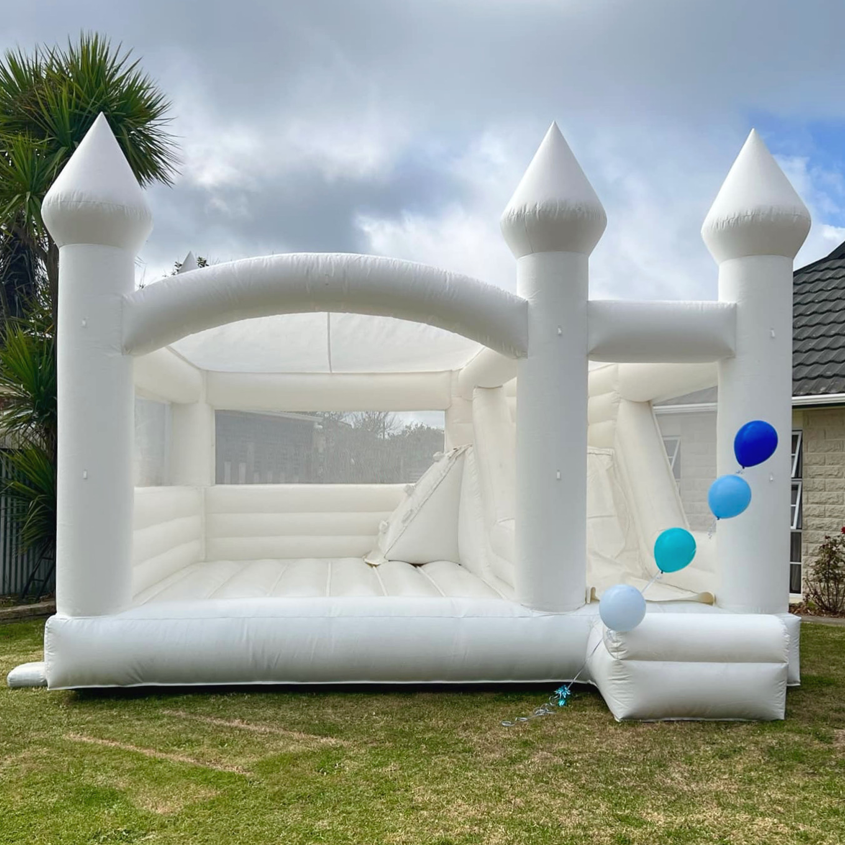 Large White Castle (with Slide)  | 5 x 5 meters - Full Day (8hrs)