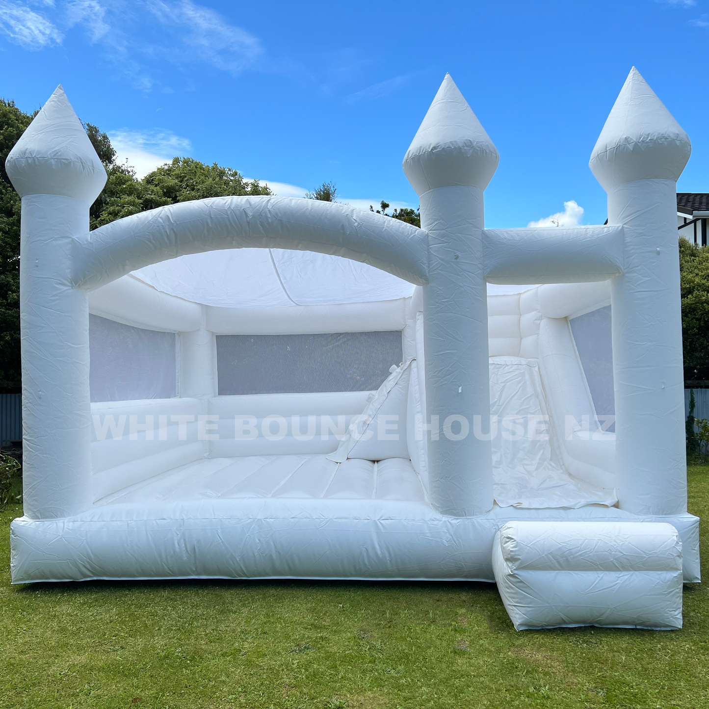 Large White Castle (with Slide)  | 5 x 5 meters - Full Day (8hrs)